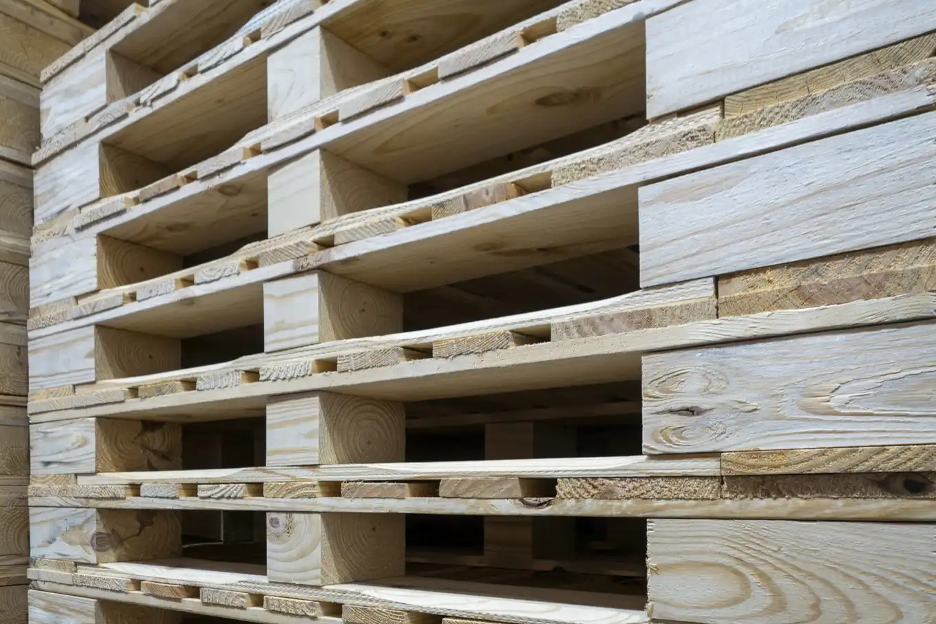 Produkcja palet drewnianych z Jangas DREWMAR